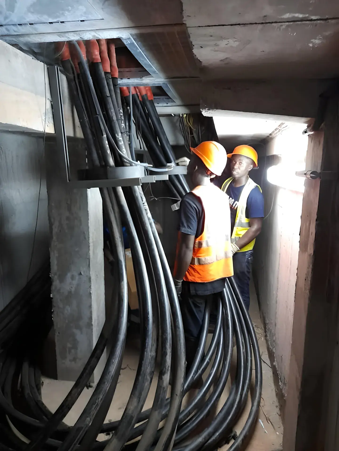 Câblage fibre optique et génie civil pour réseau électrique par ENERTEC
