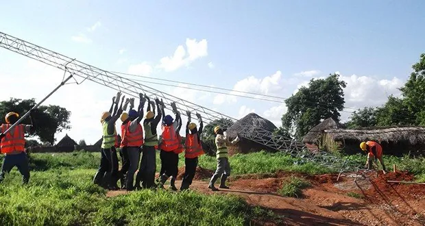ENERTEC électrifie le monde rural - équipe en intervention en Côte d'Ivoire